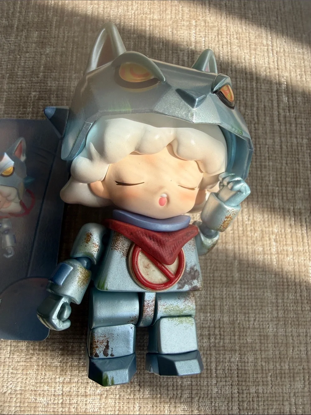 Name: War D Wolf Vinyl Figurine new box